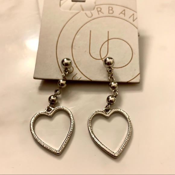 Urban Outfitters - Alicia Heart Drop Earrings - Picture 3 of 3
